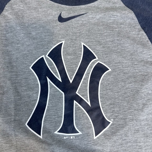 Nike New York Yankees Shirt Mens‎ Small Gray MLB Baseball Raglan Swoosh - Picture 1 of 8